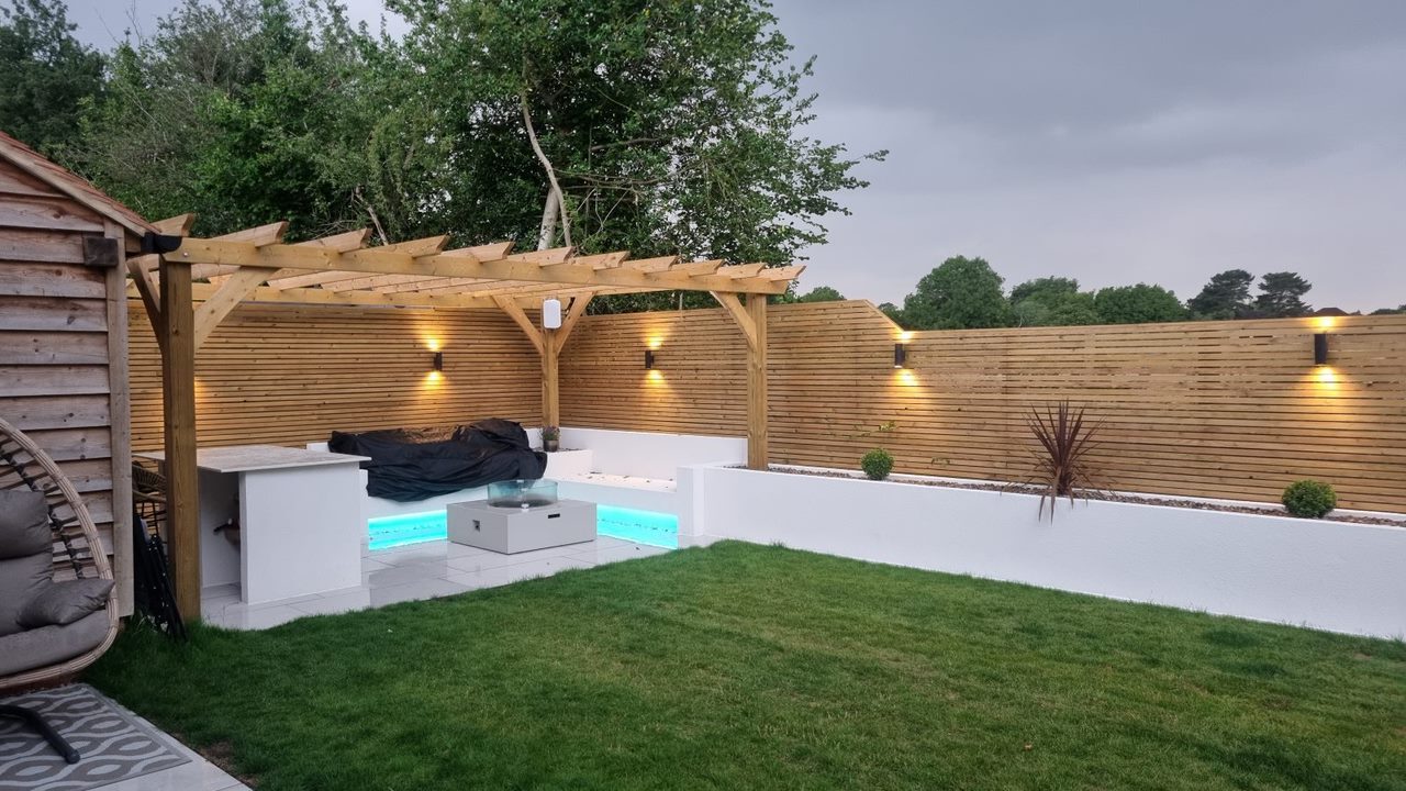 External-lighting-with-power-and-speakers-1-1