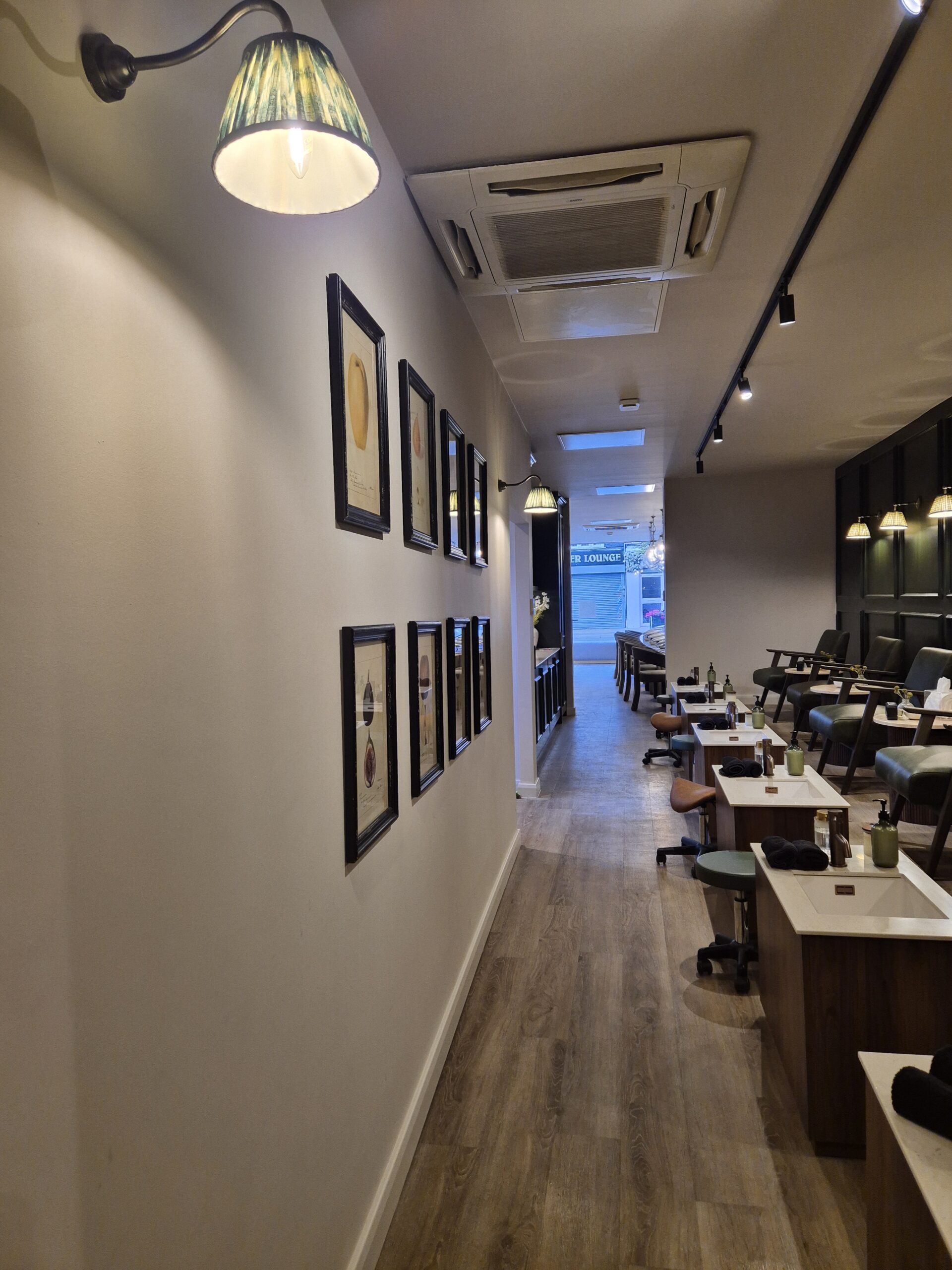 Nail bar - Wall lights